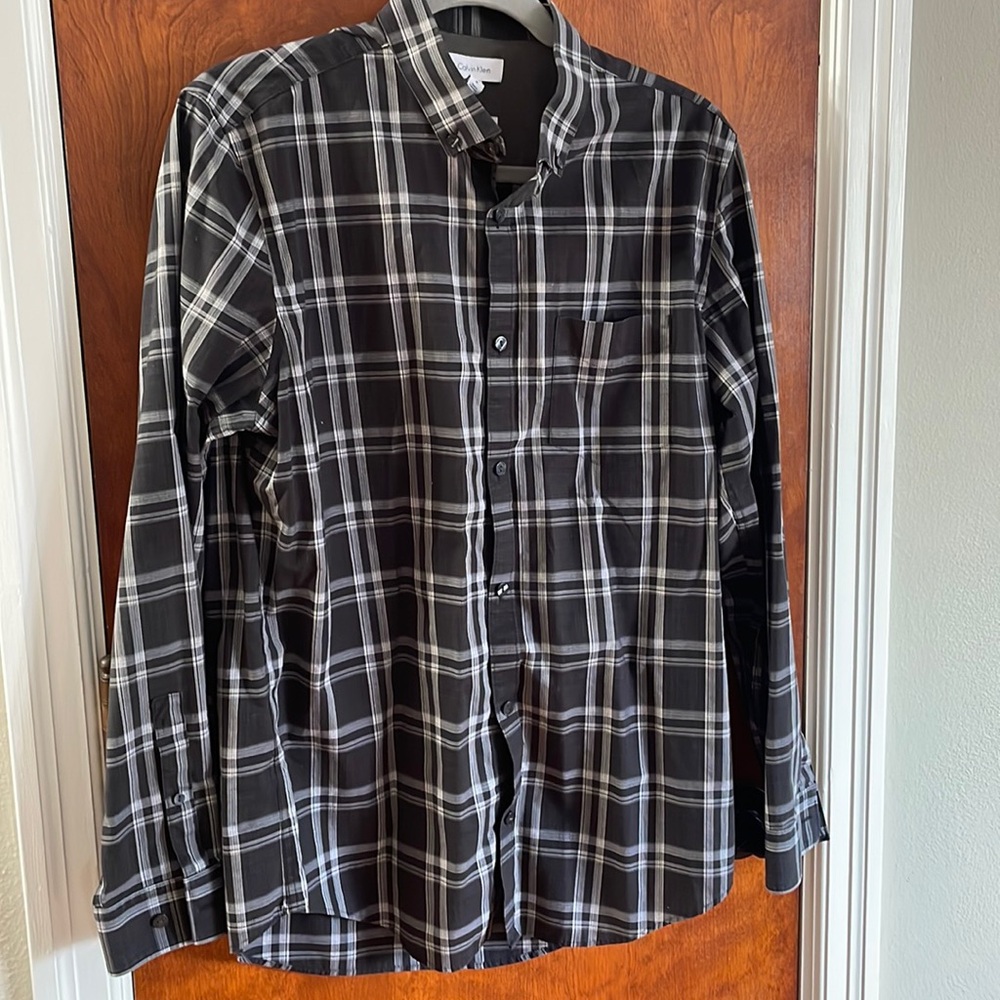 Calvin Klein men’s black plaid button down shirt